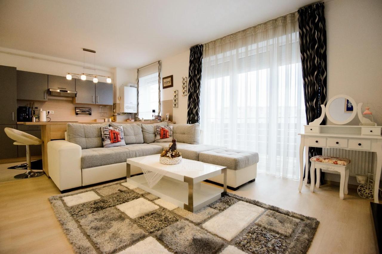Beatrice Apartments Brasov Bagian luar foto